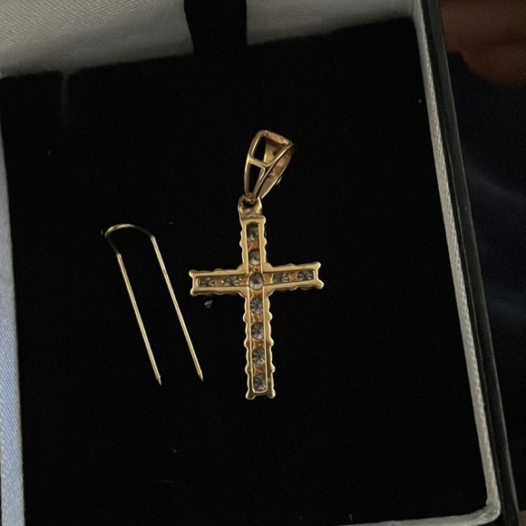 Diamond cross pendent 10k gold vs1 quality diamonds - Picture 5 of 5